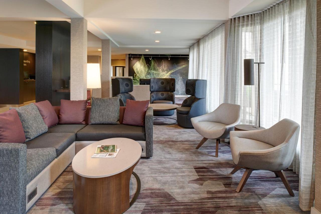 Courtyard By Marriott Louisville East Exterior photo