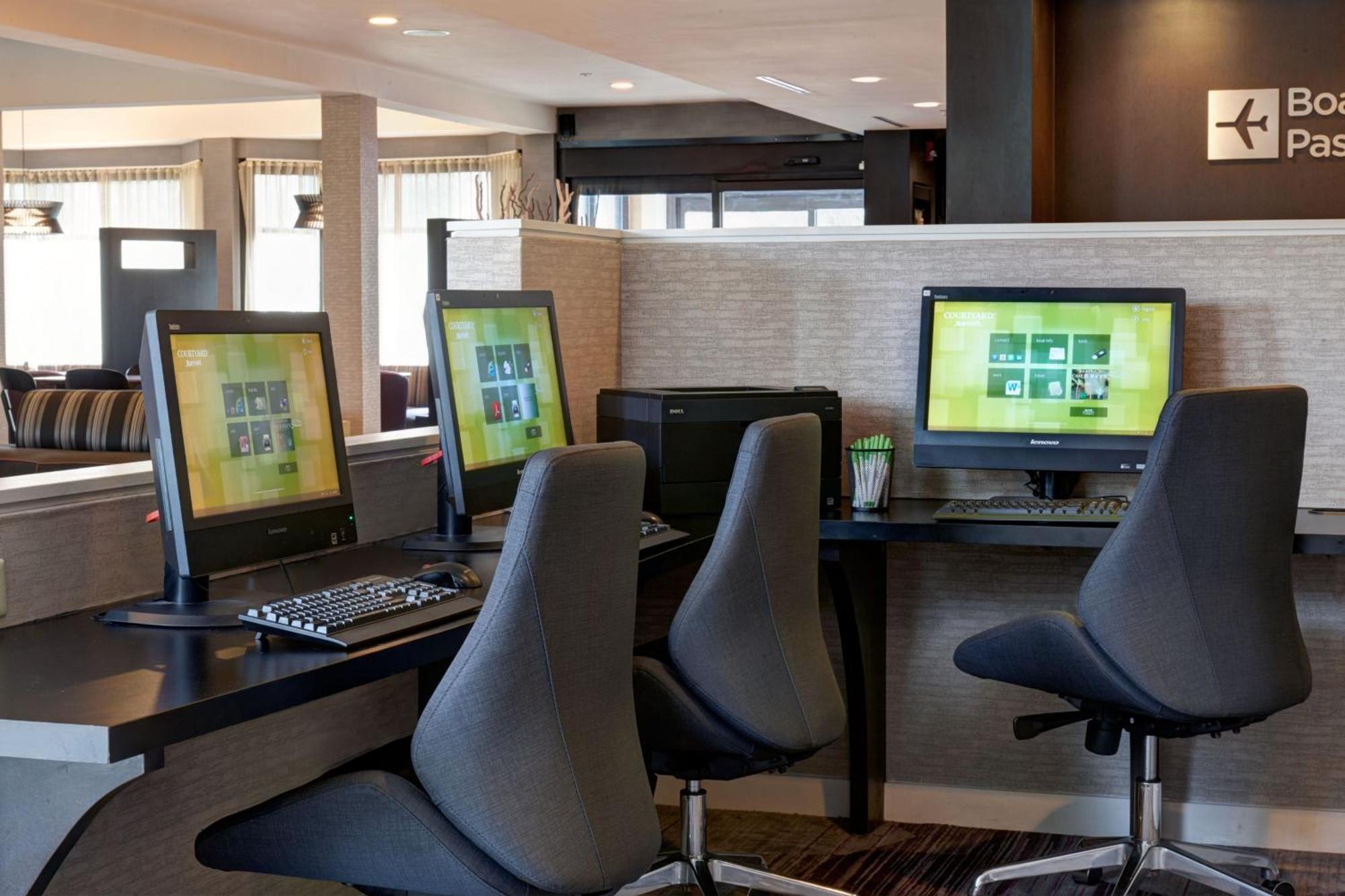 Courtyard By Marriott Louisville East Exterior photo