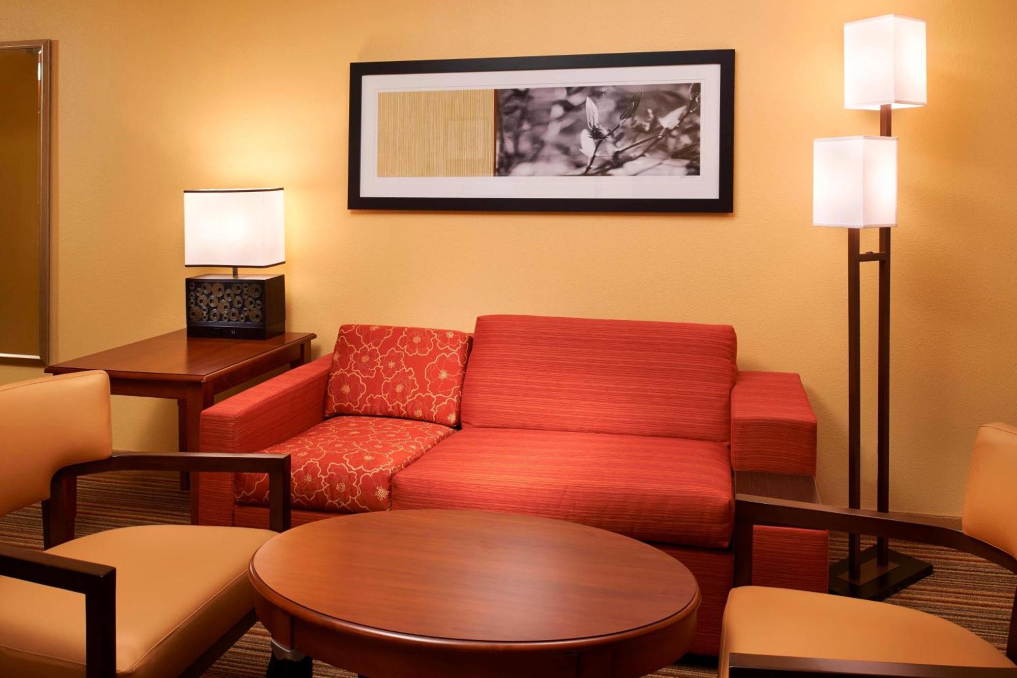 Courtyard By Marriott Louisville East Exterior photo