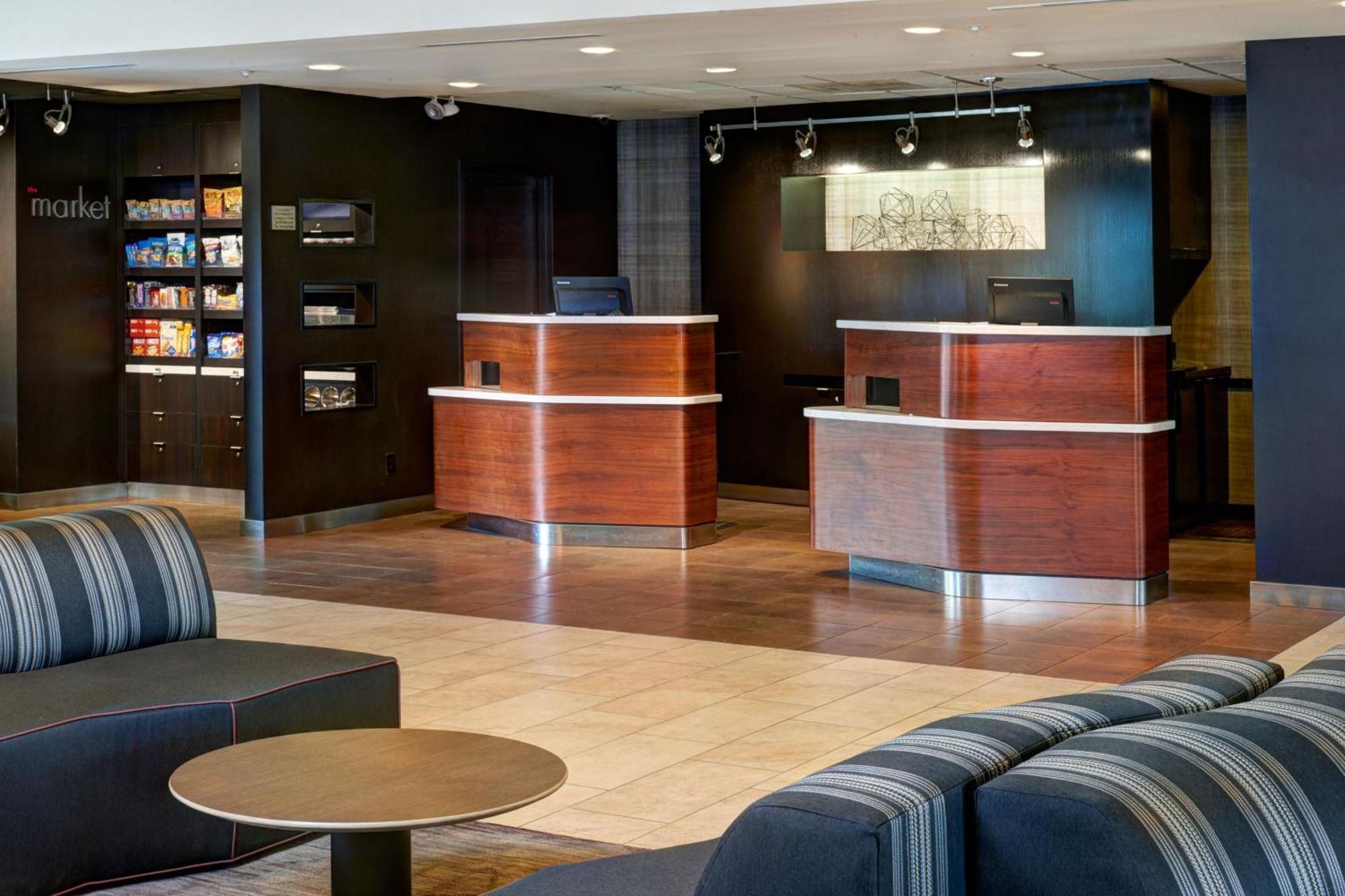 Courtyard By Marriott Louisville East Exterior photo