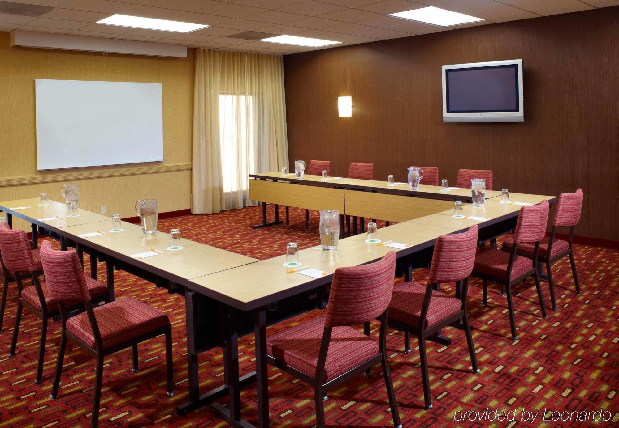 Courtyard By Marriott Louisville East Exterior photo