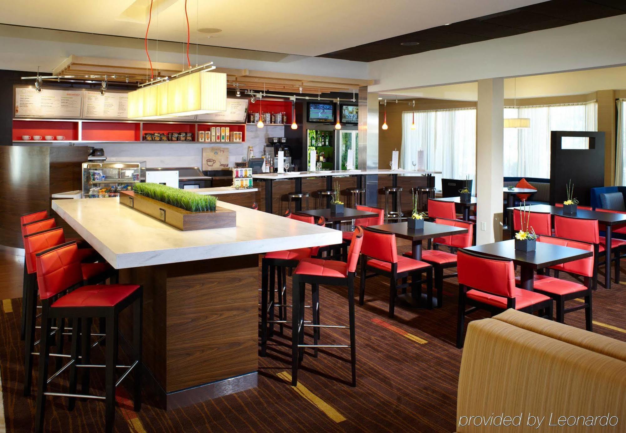 Courtyard By Marriott Louisville East Exterior photo