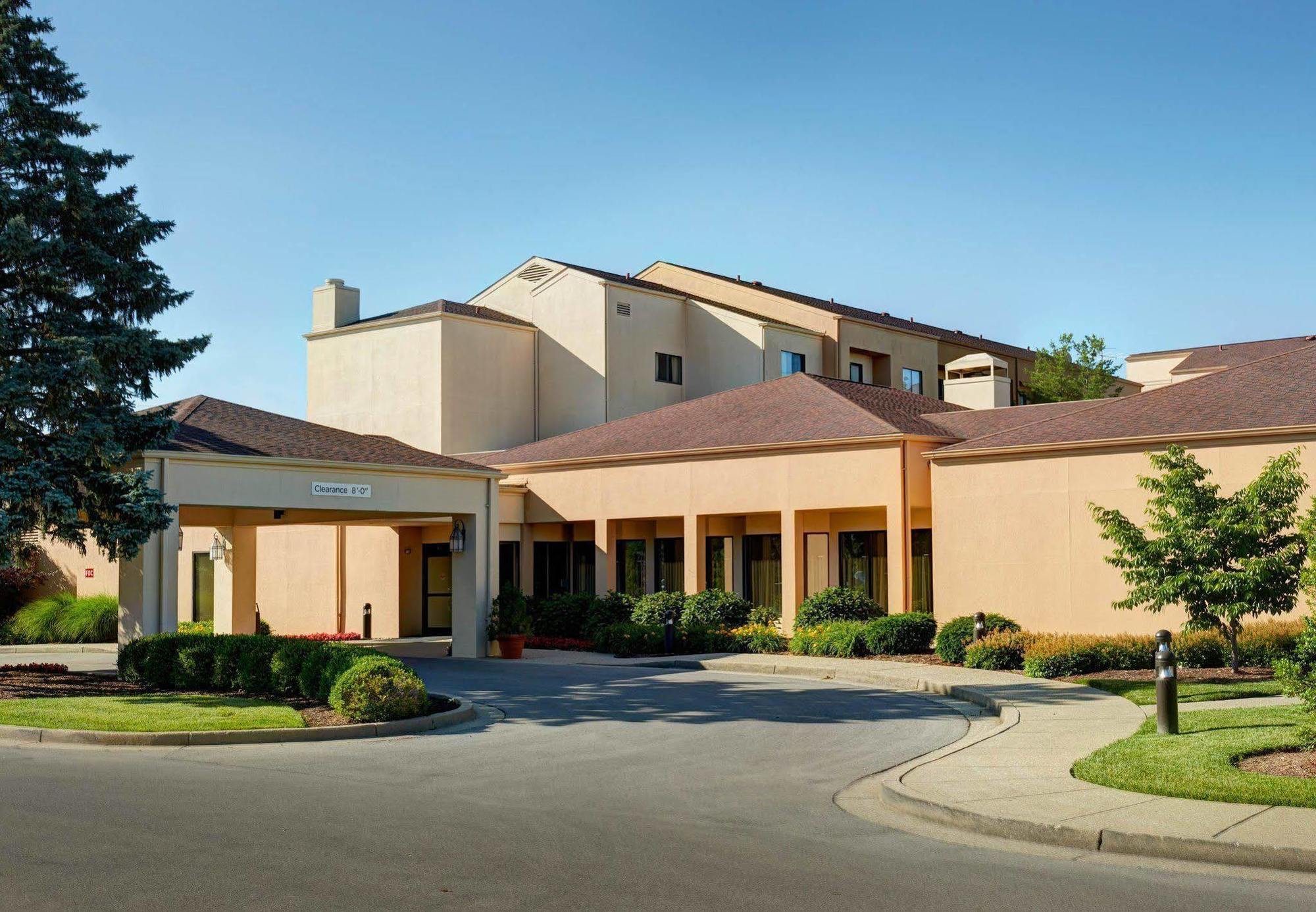 Courtyard By Marriott Louisville East Exterior photo