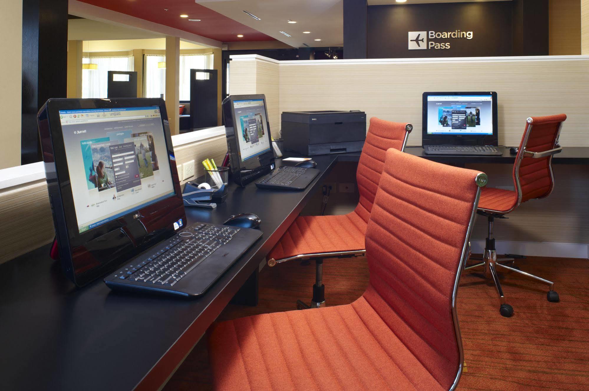 Courtyard By Marriott Louisville East Exterior photo